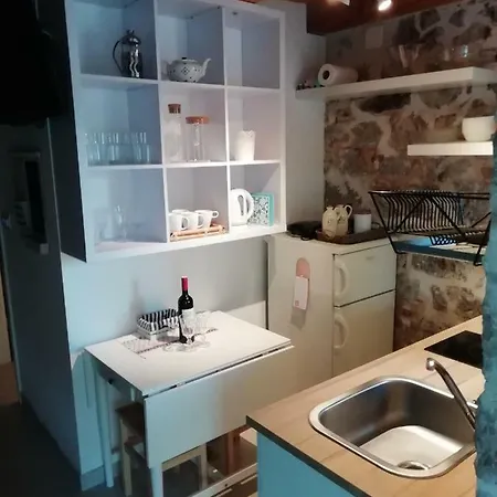 Krka Waterfalls Stonehouse Roko 公寓