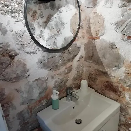 Krka Waterfalls Stonehouse Roko * 罗佐瓦克