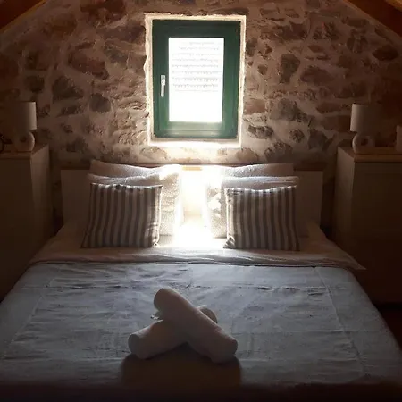 Krka Waterfalls Stonehouse Roko 公寓