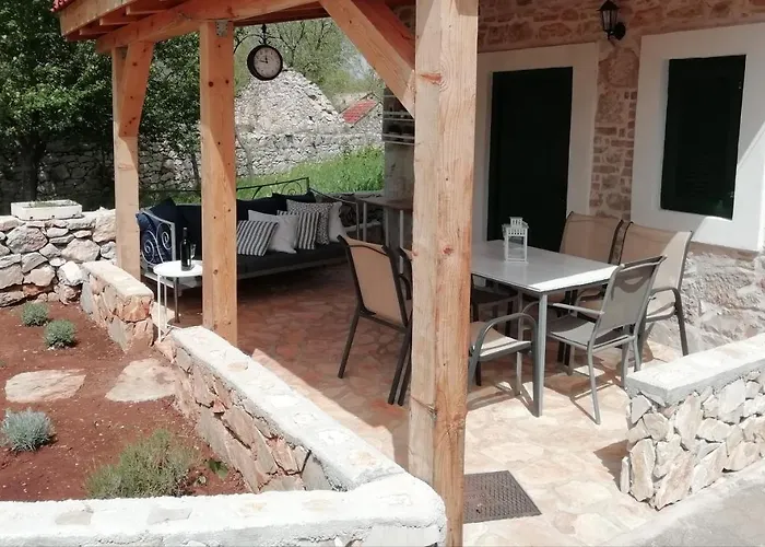 Krka Waterfalls Stonehouse Roko Daire Lozovac